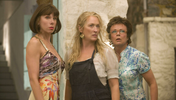 Tanya (Christine Baranski), Donna (Meryl Streep) ja Rosie (Julie Walters) olivat ensimmäisen Mamma Mia! -elokuvan keskeiset päähenkilöt.