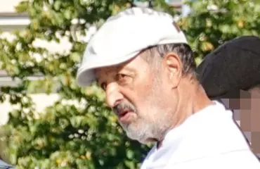 Veijo Baltzar rentoutui terassilla nuorikkonsa kanssa - tältä kohupari näyttää nyt