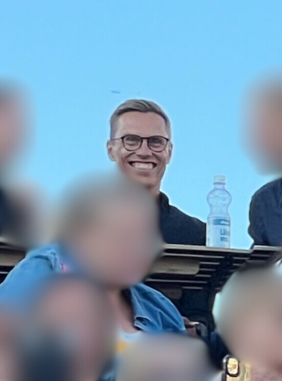 Presidentin juhlajuomana toimi lähdevesi.