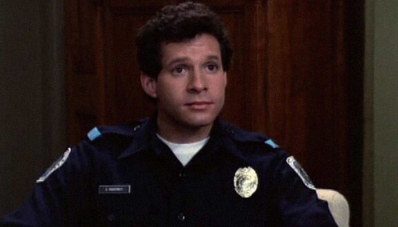 Poliisiopisto-komedioiden lisäksi Steve Guttenberg nähtiin 80-luvulla myös elokuvissa Robotti rakastuu ja Kolme miestä ja baby.