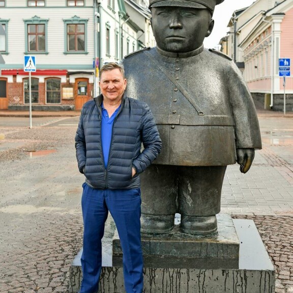 Lyly oli kokoomuksen kansanedustajana vuosina 2003–2011. Moni muistaa noilta vuosilta yhä seksuaalisen ahdistelukohun 2008. – Se ei haittaa, koska minulla on siitä täydellisen puhdas omatunto. Lyly oli kokoomuksen kansanedustajana vuosina 2003–2011. Moni muistaa noilta vuosilta yhä seksuaalisen ahdistelukohun 2008. – Se ei haittaa, koska minulla on siitä täydellisen puhdas omatunto.