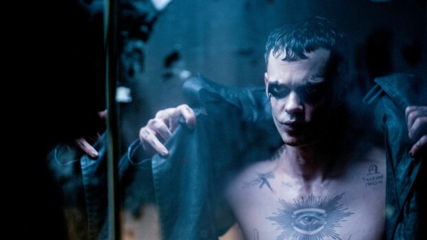 Elokuva-arvostelu: The Crow on sieluton uusintaversio ysäriklassikosta – kuin tekoälyn tekemä