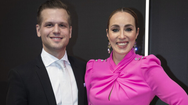 Anni Ihamäki jakoi ennennäkemättömät kuvat tyttärensä ristiäisistä ja hääpäivästään Ilkan kanssa!