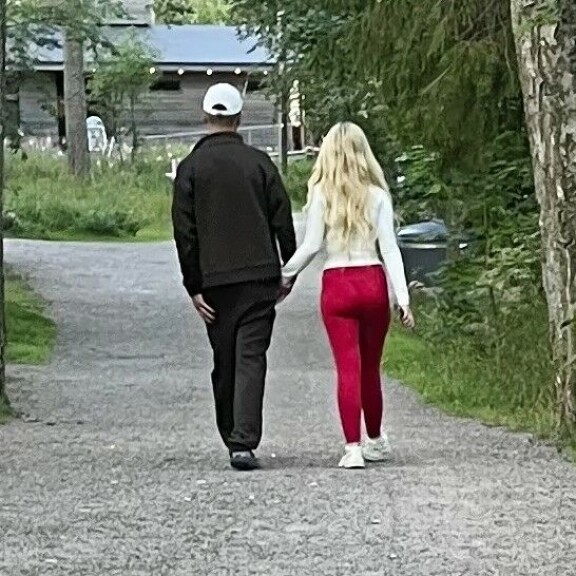No nyt! Kauramiljonääri JP Kukkonen kuherteli blondin kanssa – kuva