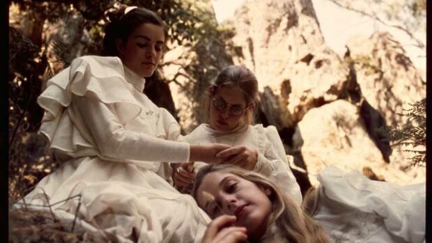 Elokuva-arvostelu: Huviretki hirttopaikalle on mestarillinen mysteeritrilleri 1970-luvun Australiasta