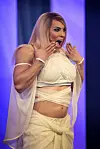 Viihdejulkkis Antti Holmasta tuli Putous-sketsiohjelman kuudennella kaudella 2014.