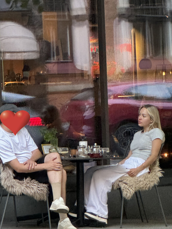 Pari tutustui keväällä toisiinsa varovaisilla kahvilatapaamisilla.