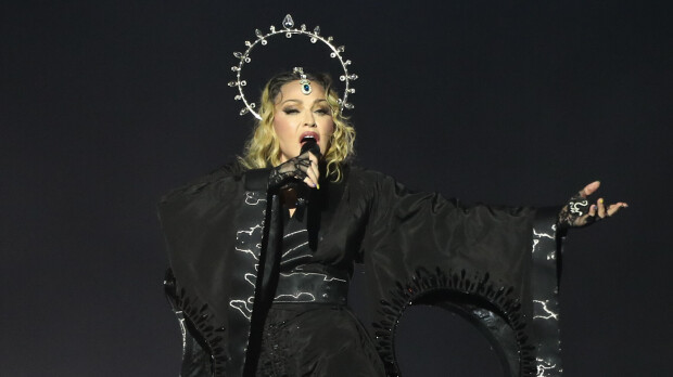 Harvinainen julkaisu! Madonna poseeraa valtavan lapsikatraansa kanssa