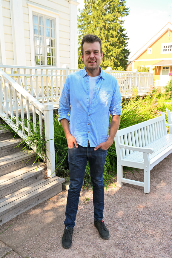 Samulilla on perhetilallaan monta rautaa tulessa.