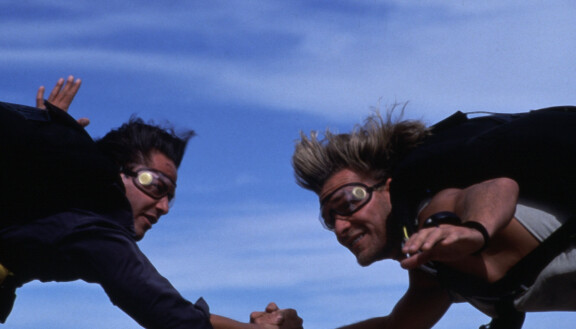 Swayze ja Keanu Reeves suorittivat Myrskyn ratsastajissa aidon laskuvarjohypyn.