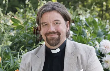 Pastori Kari Kanala vastaa epäilijöille, miten kirkon mies voi osallistua tositelevisioon