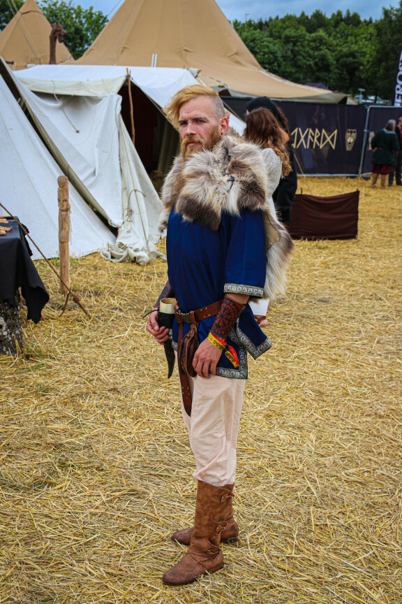 Skotlantilainen Chris muistutti harvinaisen paljon Jasper Pääkkösen roolihahmoa Vikings-tv-sarjasta. Se ei ollut vahinko. – Toivon, että täällä nimmareita jakava Peter Franzén tunnistaa minut Halfdaniksi!