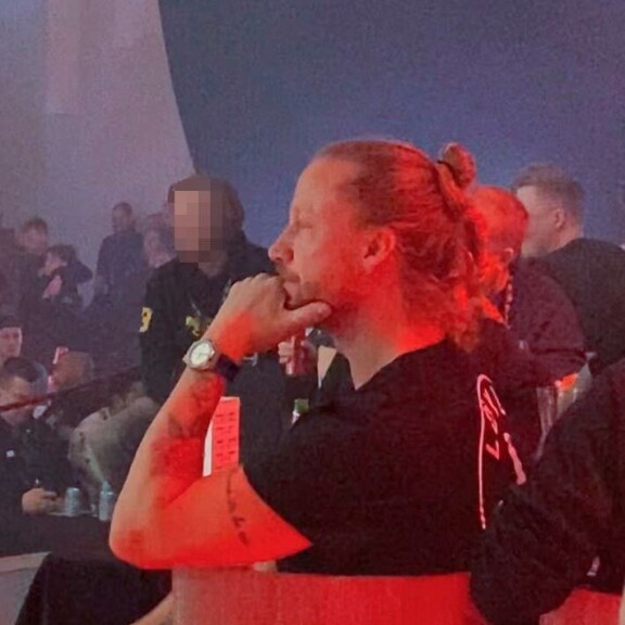 Viikon Kääk-juorut: Janne Tulkki yllätti karaokekansan – kuherteli kaunottaren kanssa Samu Haber