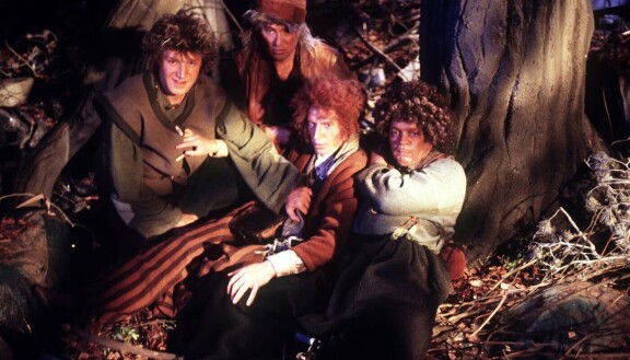 Taneli Mäkelä (Frodo), Pertti Sveholm (Sam), Jari Pehkonen (Pippin) ja Jarmo Hyttinen (Merri) esittivät hobitteja.