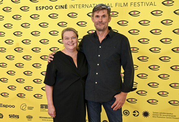 Elina Knihtilä ja Tommi Korpela kuvattuna Espoo Cinén avajaisissa.