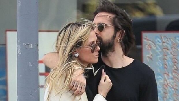 Heidi Klum räväyttää alastomana somessa Heidi Klum ja Tom Kaulitz