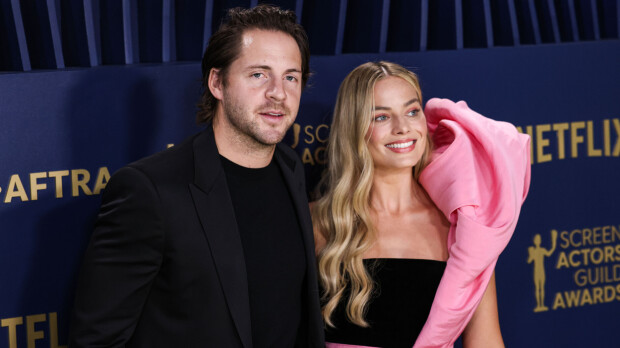 Margot Robbie esittelee vauvamasuaan lemmenlomalla – kuvat