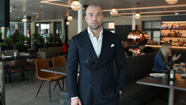 Erikoisjoukot-valmentaja Matias Petäistö murjottiin nyrkkeilykehässä – video ei herkille!