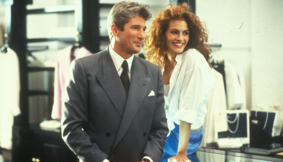 Pretty Womanissa miljonääri Edward (Richard Gere) solmii liikesopimuksen hollywoodilaisen prostituoidun, Hollyn (Julia Roberts) kanssa, mutta menettää samalla sydämensä.