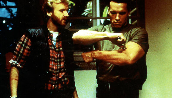 James Cameron ohjaa Terminatoriksi muuntautunutta Arnold Schwarzeneggeriä.