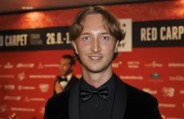 Hämmentävä näytelmä Hyvinkäällä! Bile-Ilmari pakoili Seiskaa – peppukuningatar Tinze rohkeana