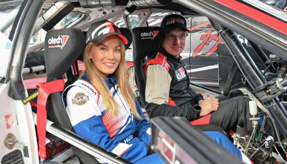 Jatkuuko yhteistyö? Janni ja Jari-Matti Latvala pöristelivät menemään Lahti Historic Rallyssa.