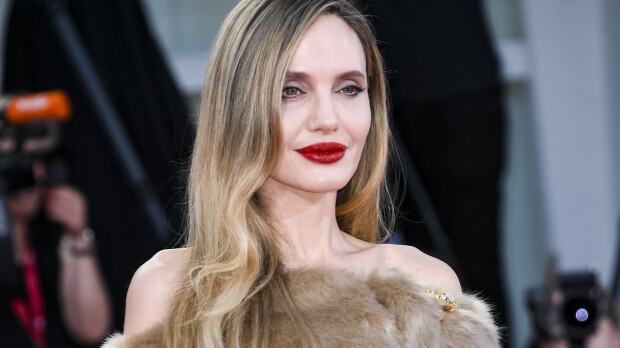 Angelina Joliella väitetysti sutinaa brittiräppärin kanssa – lähde paljastaa totuuden