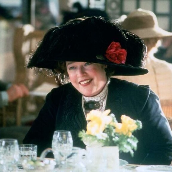 Titanic-elokuvan julkaisusta 25 vuotta - tältä tähdet näyttävät nykyään Kathy Bates