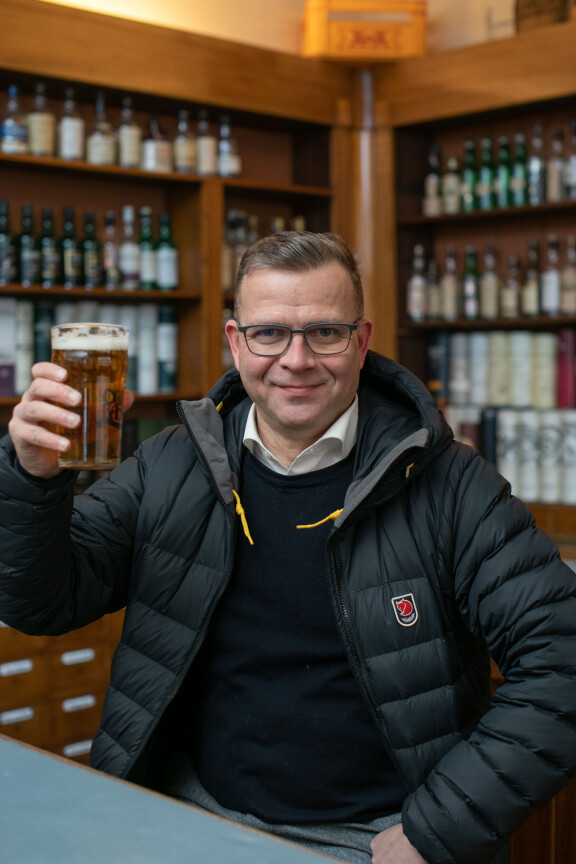 Pääministeri Petteri Orpo oli kuunteluoppilaan roolissa, kun joulupukki puhui asiansa.