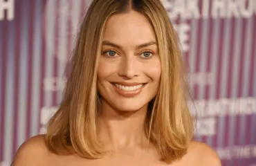 Margot Robbie esittelee bikinityyliään – vauvamasu varasti huomion!