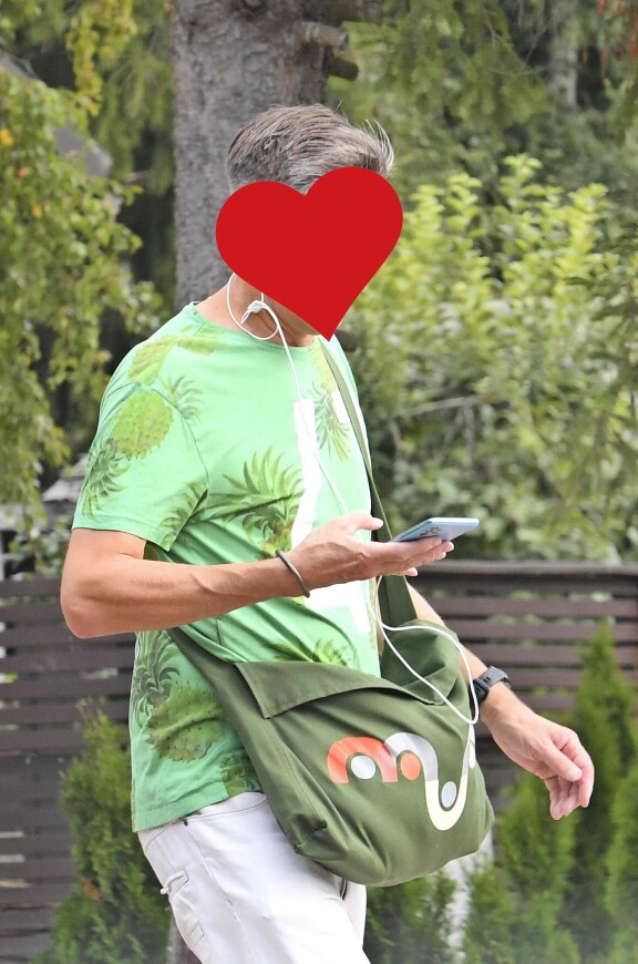 Riikan uusi rakas on hoikka ja sporttinen mies. Hän kertoi Seiskalle olleensa suhteen alkamisen suhteen aloitteellinen.