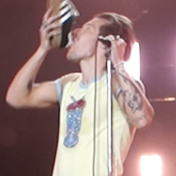Hörps! Virkistävää lenkkarivettä. Harry Styles