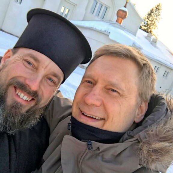 Kun Johannes oli vielä ortodoksipappina, Samuli vieraili usein hänen kanssaan Valamon luostarissa. – Olin Samulin hengellinen isä. Kun Johannes oli vielä ortodoksipappina, Samuli vieraili usein hänen kanssaan Valamon luostarissa. – Olin Samulin hengellinen isä.