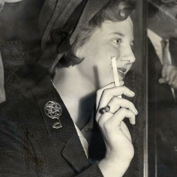 Margareeta on tupakoinut nuoruusvuosistaan lähtien. Kuva vuodelta 1960. kuningatar margareeta
