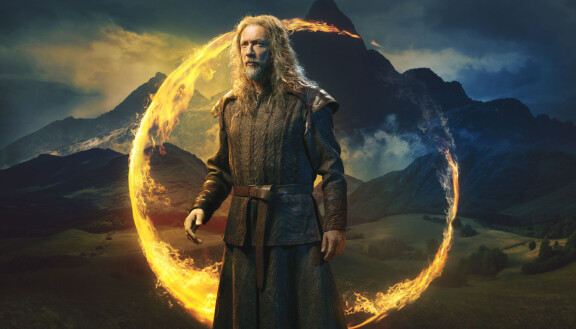 J. R. R. Tolkienin rakastettu klassikko Taru Sormusten herrasta saa maailman kantaesityksensä Tampere-talon Ison salin näyttämöllä.