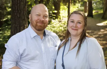 Ensitreffit alttarilla -pari Anniina ja Ville avautuvat elämänmuutoksestaan: "Opetellaan elämään kahden kodin arkea"