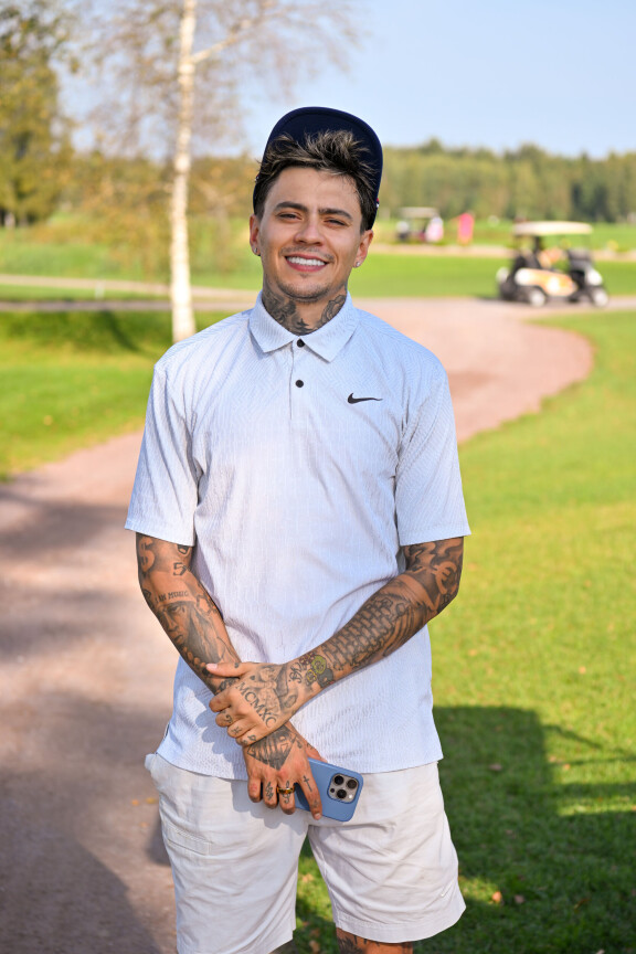 Miklu on kuulemma valmis pelaamaan isoistakin panoksista golfkentällä.