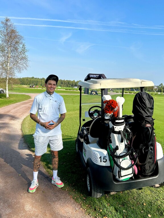 Vaatimaton Mikael kehuu olevansa Suomen paras artistigolffari.