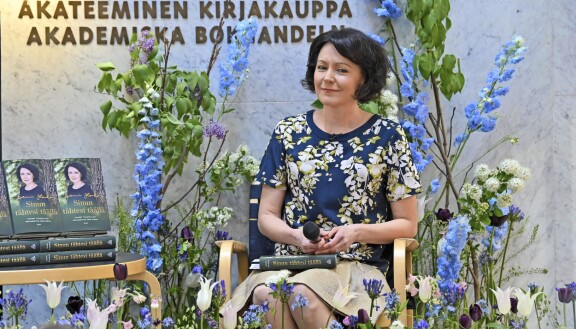 Jenni Haukion viime vuonna julkaistu Sinun tähtesi täällä -kirja (WSOY) oli myyntimenestys. Kustantajat.fi -sivuston mukaan se myi 64 100 kappaletta.