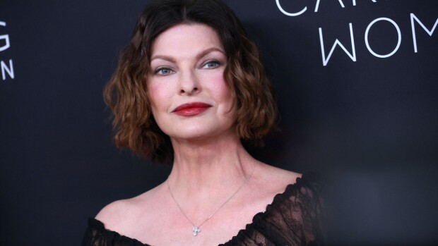 Tältä kasvonsa turmellut Linda Evangelista näyttää nyt