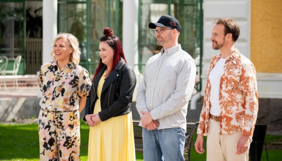 Maajussille morsian: Kaikki tarinat -sarjaa juontaa Vappu Pimiä ja mukana ovat maajussit Jenni, Harri ja Atso.