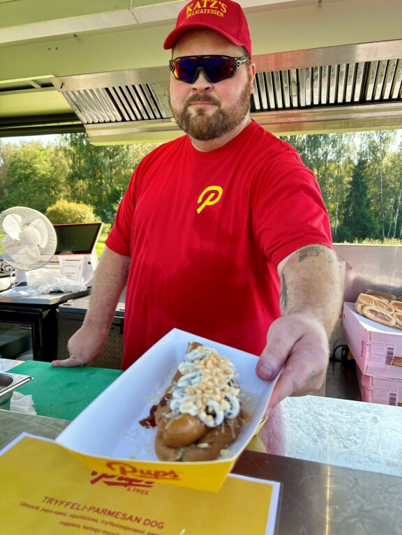 Bujaka! Akseli Herlevi tarjoilee maistiaisia Pupsin parmesaani-tryffeli-hodarista.
