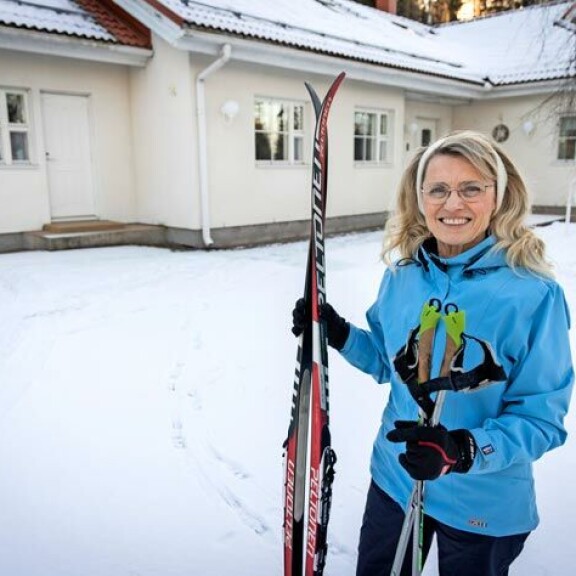 Päivi Räsänen pitää kunnostaan huolta hiihtämällä lähes päivittäin. – Parhaimpina talvina on tullut liki 3000 hiihtokilometriä. Päivi Räsänen pitää kunnostaan huolta hiihtämällä lähes päivittäin. – Par-haimpina talvina on tullut liki 3 000 hiihtokilometriä.