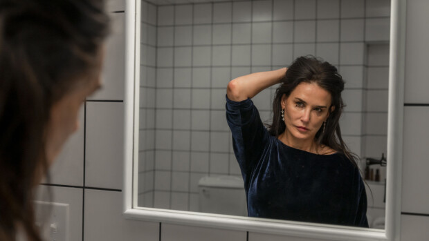 Onko tässä vuoden kohutuin elokuva? Demi Moore, 61, lyö kroppansa likoon shokeeraavalla tavalla