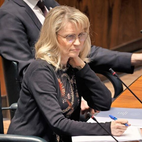 Päivi on ollut kansanedustajana vuodesta 1995. Vyöltä löytyy myös kaksi toimikautta sisäministerinä. Päivi on ollut kansanedustajana vuodesta 1995. Vyöltä löytyy myös kaksi toimikautta sisäministerinä.