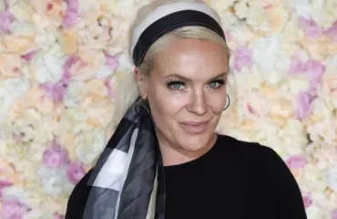 Oho! Nylon Beatin Jonna veti röökiä posket lommolla – katso kuva!