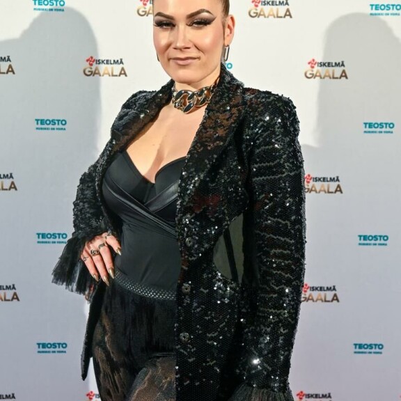 Äskettäin peräti neljä Emma-pystiä pokanneen Essin asu oli kirppislöytö. Äskettäin neljä Emma-pystiä pokanneen Essin asu oli kirppislöytö.