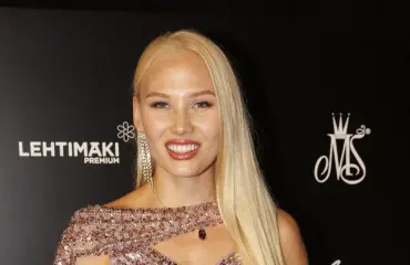 Romanssipommi! Miss Suomi Petra Hämäläinen ja julkkismies viihtyvät yhdessä