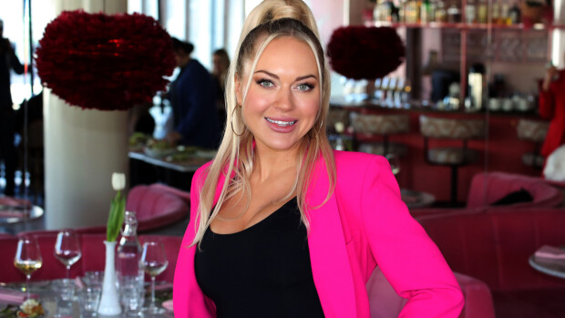 Oho! Erna Husko yllätettiin yläosattomissa: ökysormus!