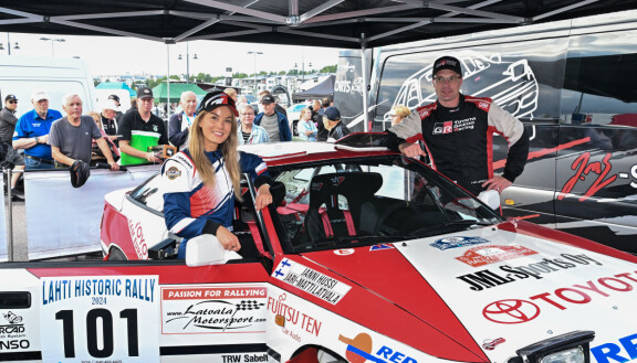 Janni Hussi sai kiitosta toimiessaan Jari-Matin kartturina Lahti Historic Rallyssa.